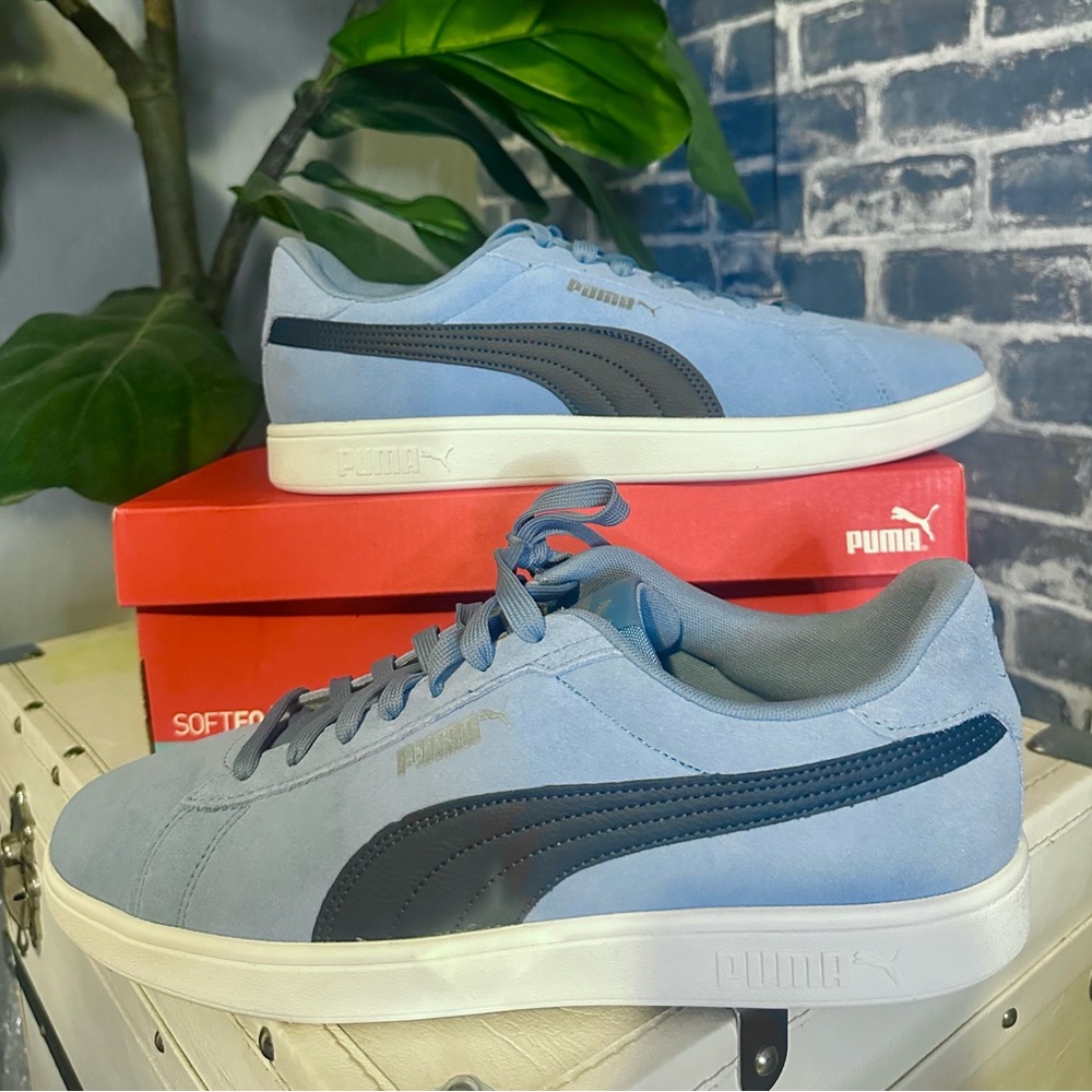 Puma Men's Blue Sneakers